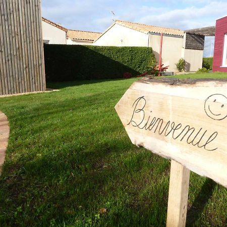 La Cabane Du Bonheur Les Herbiers Exterior photo